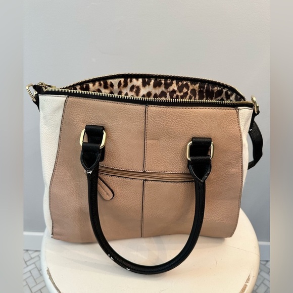 Mossimo color block purse with shoulder strap and gold hardware - Picture 2 of 5